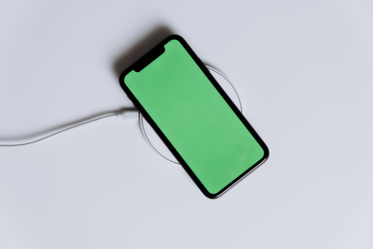 Preventing Your Phone from Overheating While Using Magnetic Chargers