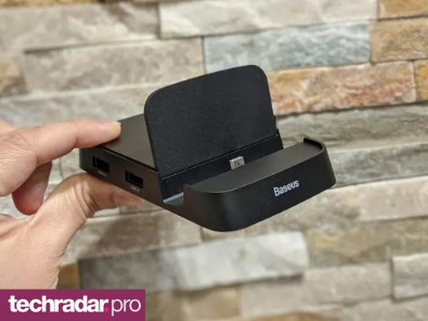 This cheap docking station converts your smartphone into a desktop PC