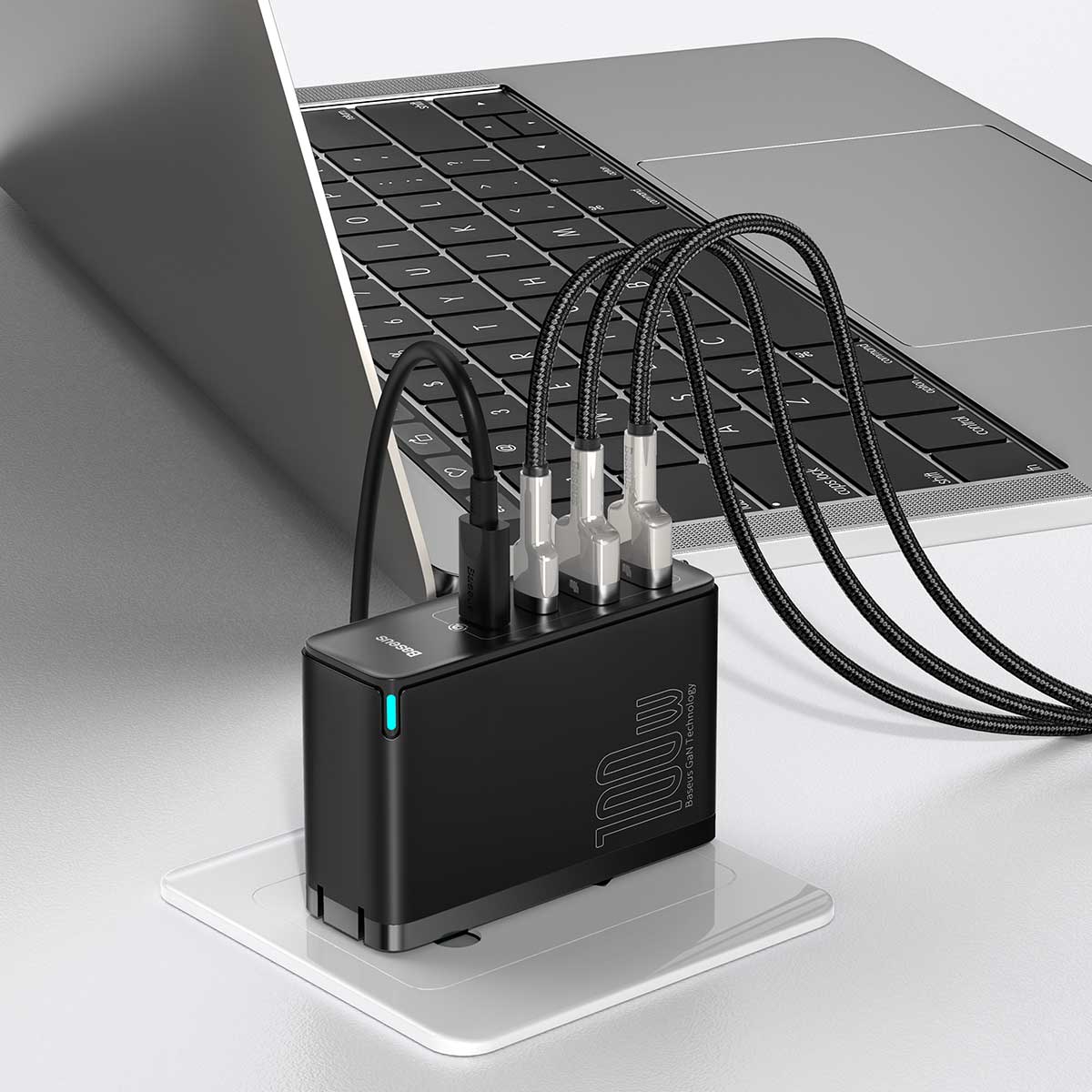 gan_fast_charger_charging_for_four_devices